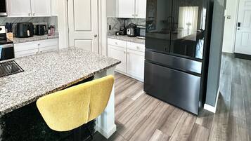 Mikroaaltouuni, uuni, liesi, astianpesukone