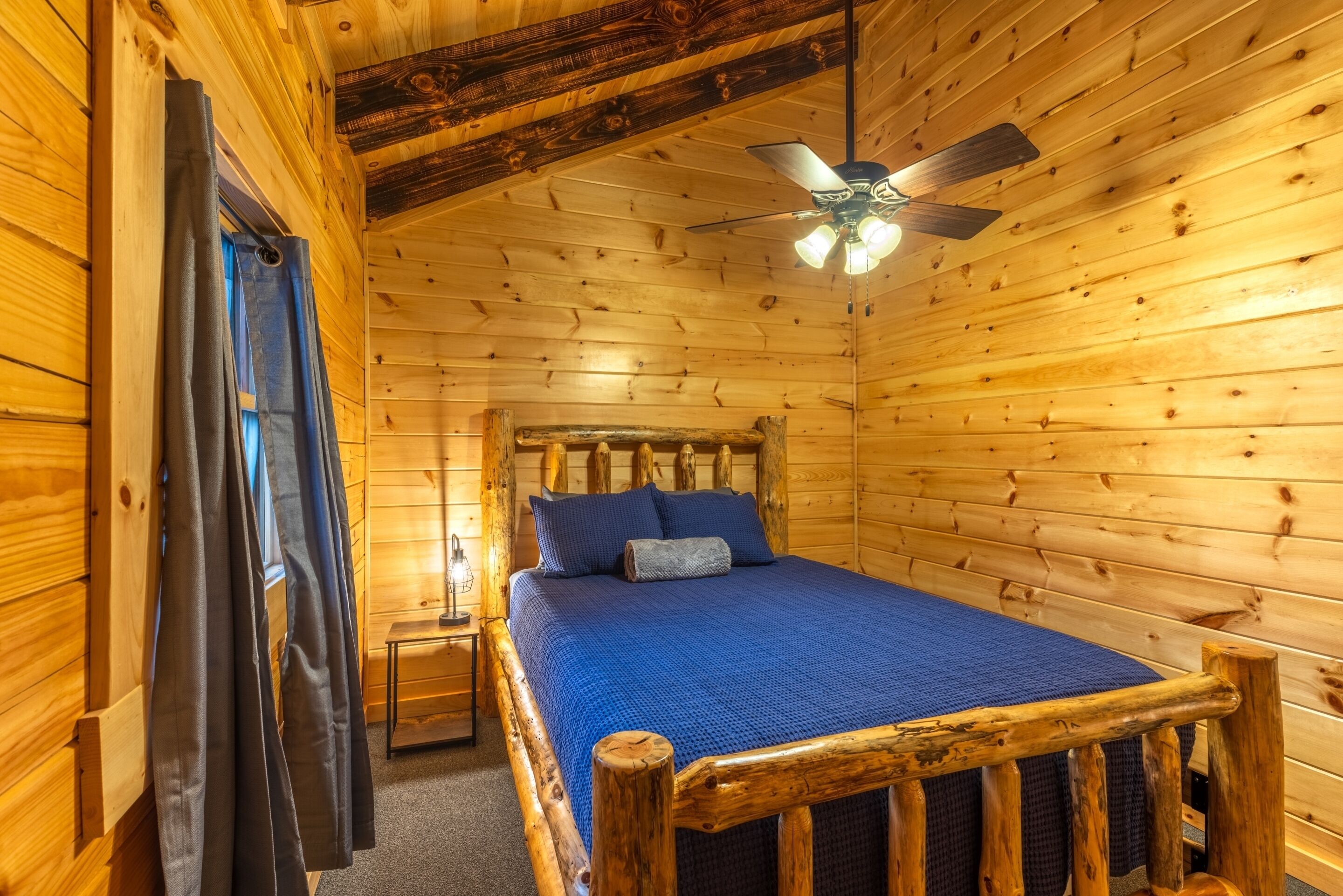 5 bedrooms, WiFi (free), bed sheets