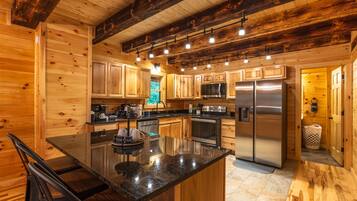 冰箱、微波炉、烤箱、炉灶