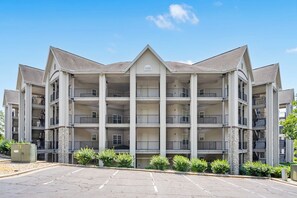 Exterior - Central Branson Retreat: Poolside 2-Bedroom Condo (Branson)