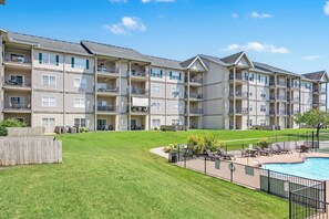 Exterior - Central Branson Retreat: Poolside 2-Bedroom Condo (Branson)