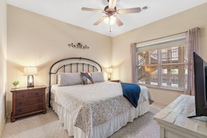 2 bedrooms, WiFi, bed sheets - Central Branson Retreat: Poolside 2-Bedroom Condo (Branson)