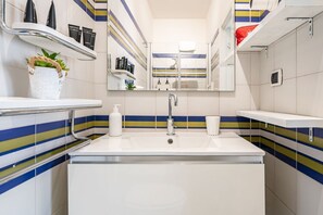 Doccia, asciugacapelli, bidet