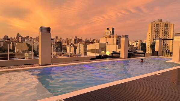 حمّام سباحة خارجي