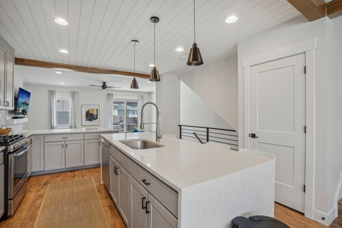 Townhome Close to Park City Resort & Reservoir Dog-Friendly