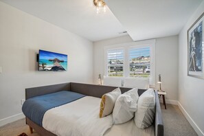 4 bedrooms, iron/ironing board, free WiFi, bed sheets