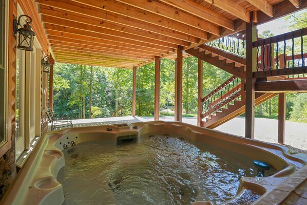 Outdoor spa tub