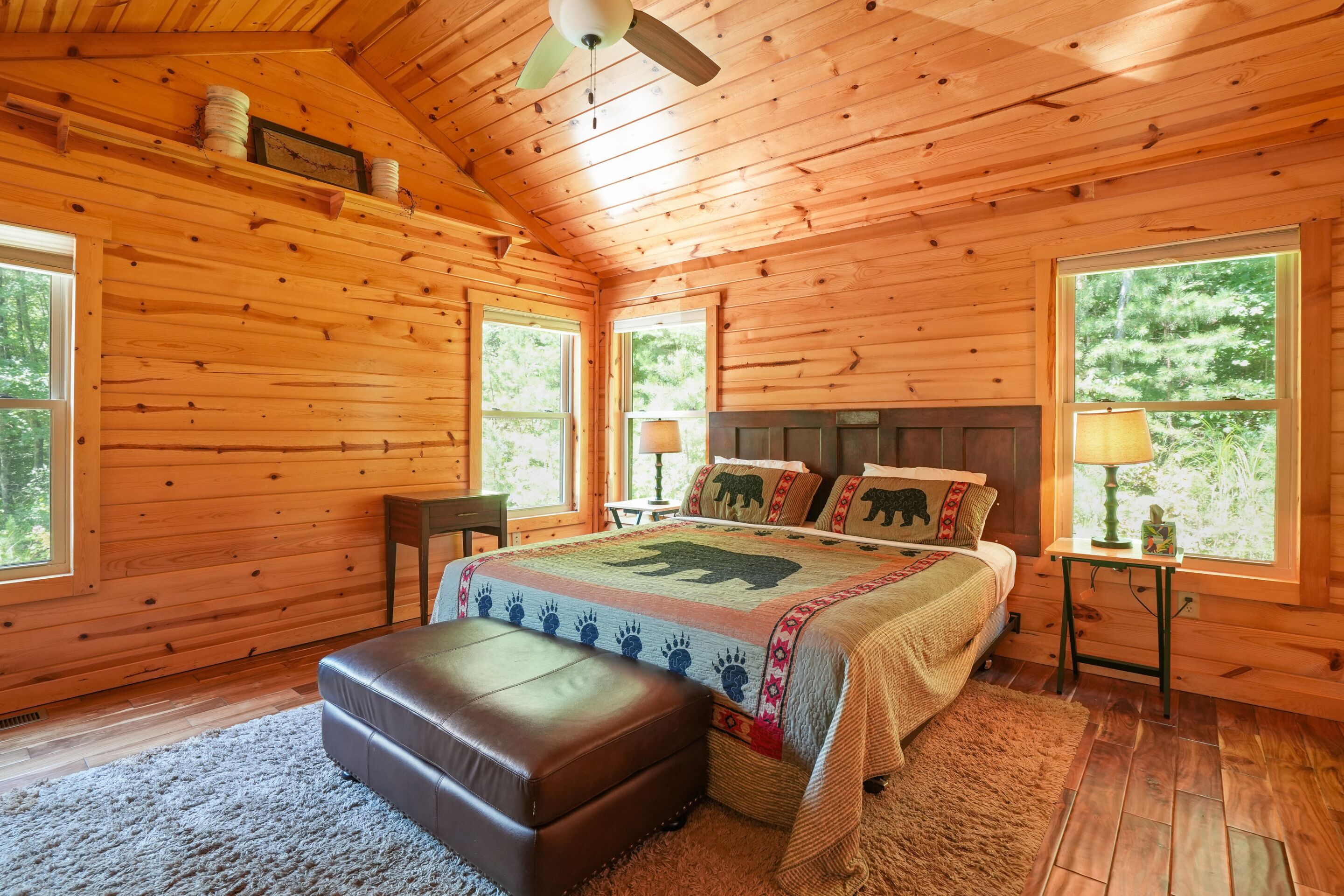3 bedrooms, WiFi (free), bed sheets