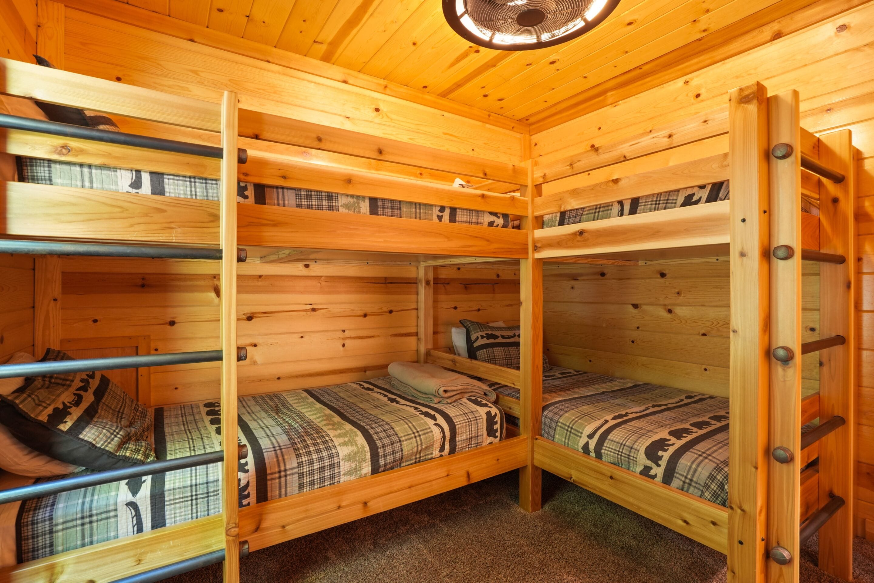 3 bedrooms, WiFi (free), bed sheets
