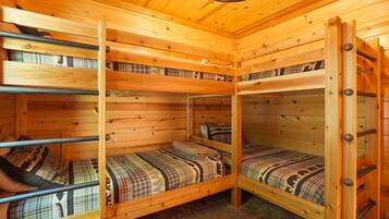 3 bedrooms, WiFi (free), bed sheets