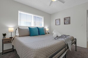 2 chambres, fer et planche à repasser, Wi-Fi gratuit, draps fournis