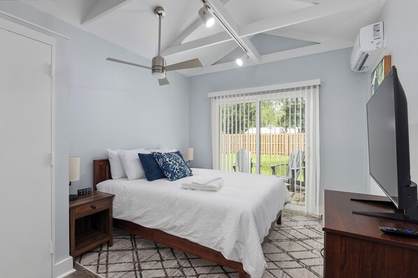 4 bedrooms, desk, iron/ironing board, travel crib