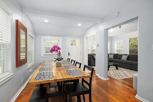 Cottage By UF - Walk to Stadiums, Campus and Midtown