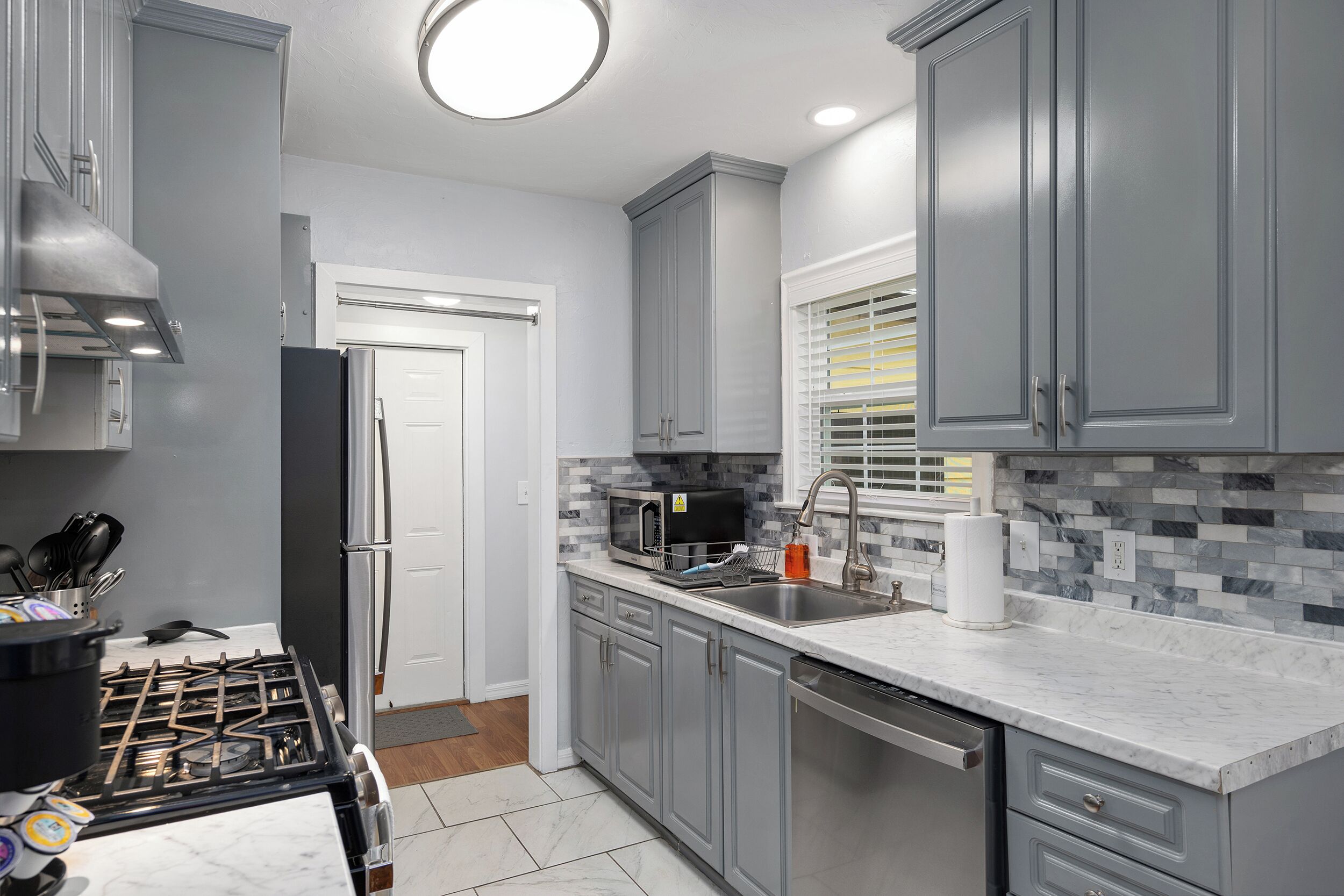 冰箱、微波炉、烤箱、炉灶