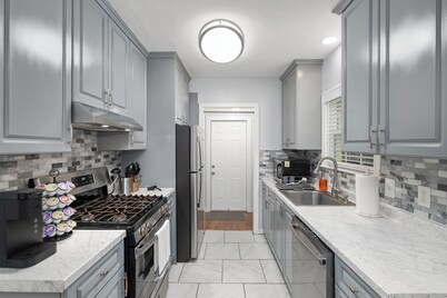 Cottage By UF - Walk to Stadiums, Campus and Midtown