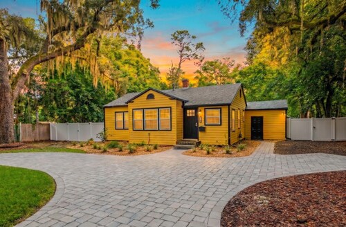 Cottage By UF - Walk to Stadiums, Campus and Midtown