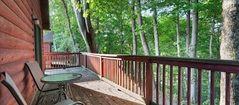 Retreat Cabin #5 | Hocking Hills, Sleeps 6