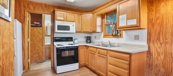 Retreat Cabin #5 | Hocking Hills, Sleeps 6
