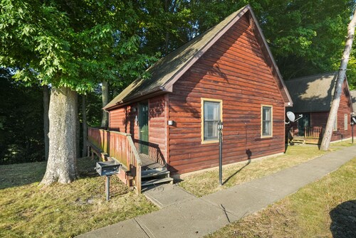 Retreat Cabin #5 | Hocking Hills, Sleeps 6