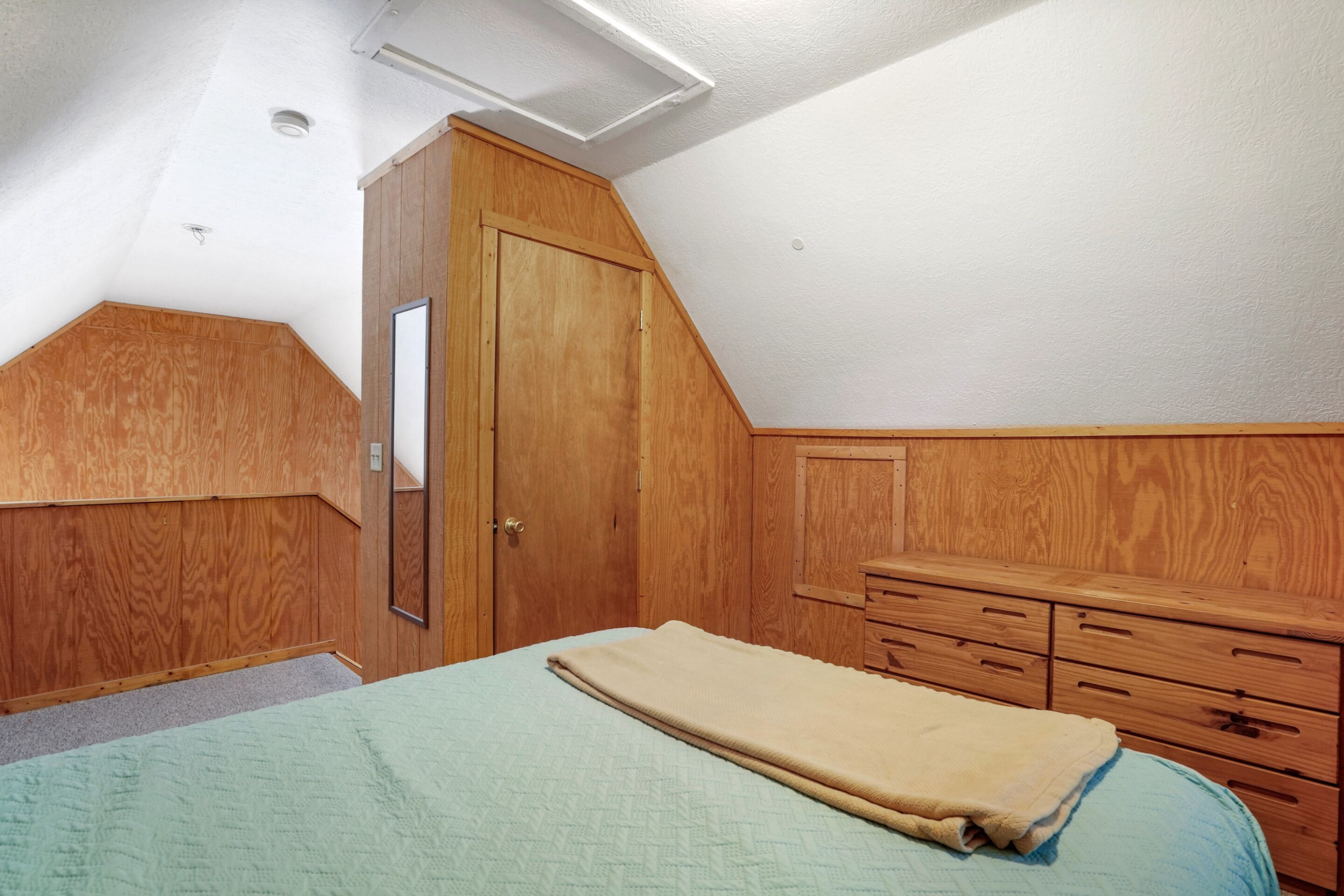 2 bedrooms, bed sheets