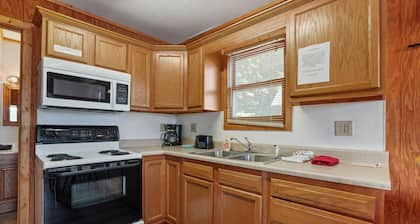Retreat Cabin #3 | Hocking Hills, Loft Cabin