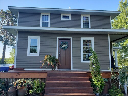 Location, location, location! This is your HOME away from home for the holidays!