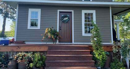 Location, location, location! This is your HOME away from home for the holidays!