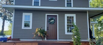 Location, location, location! This is your HOME away from home for the holidays!