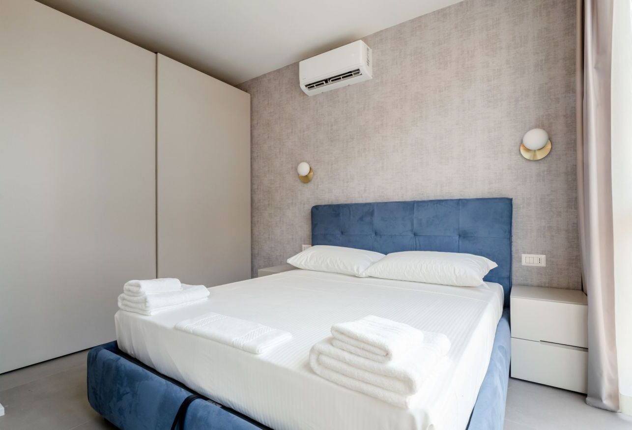 1 dormitorio, tabla de planchar con plancha, wifi y ropa de cama