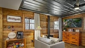 Living area - Pet Friendly Cabin in Ellijay Ga

 (Ellijay)