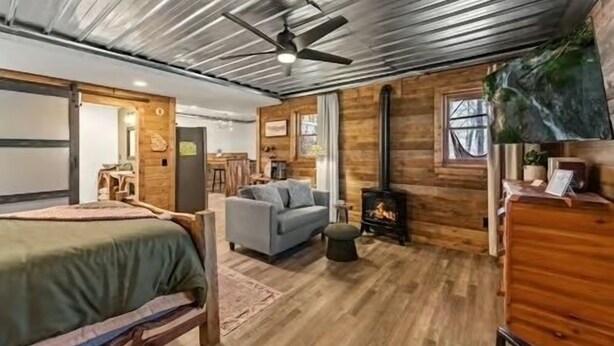 Room - Pet Friendly Cabin in Ellijay Ga

 (Ellijay)