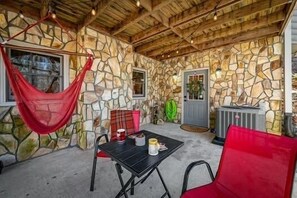 Outdoor dining - Pet Friendly Cabin in Ellijay Ga

 (Ellijay)