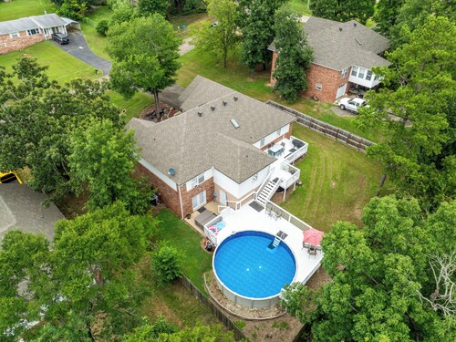 Pool, Hot Tub, Game Room & Sleeps 18! By StayLage