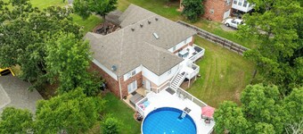 Pool, Hot Tub, Game Room & Sleeps 18! By StayLage