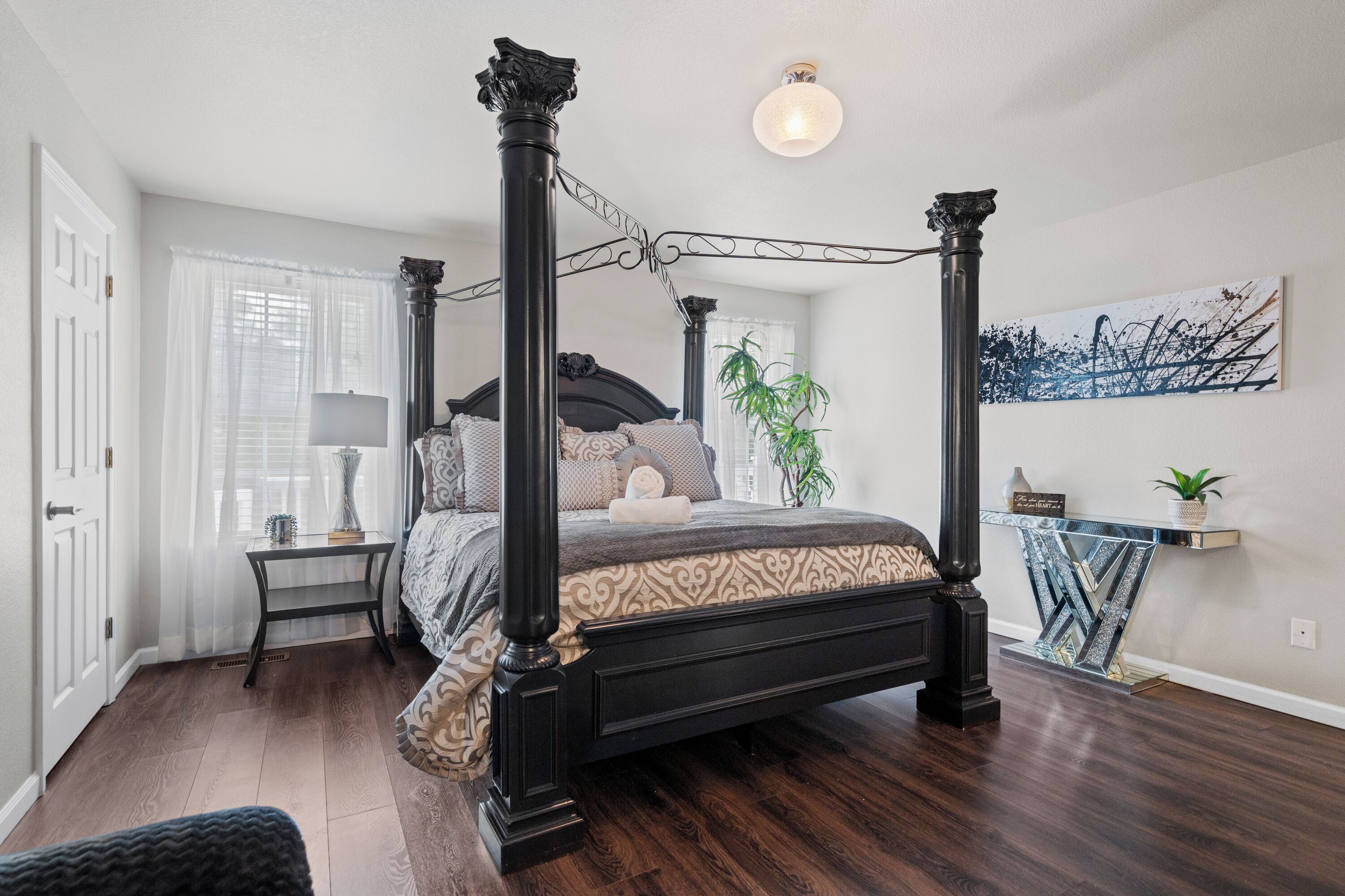 7 bedrooms, iron/ironing board, free WiFi, bed sheets