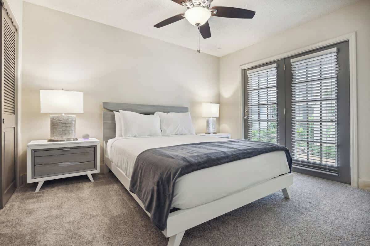 アイロン / アイロン台、旅行用ベビーベッド、WiFi、ベッドシーツ