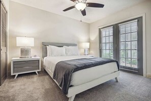 Fer et planche à repasser, lit parapluie, Wi-Fi, draps fournis