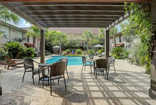 Perk Up Your Getaway Stylish Galleria Retreat