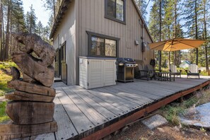 Outdoor dining - Frosty Pines Cabin: Cozy 2 Bedroom Family Retreat (Soda Springs)