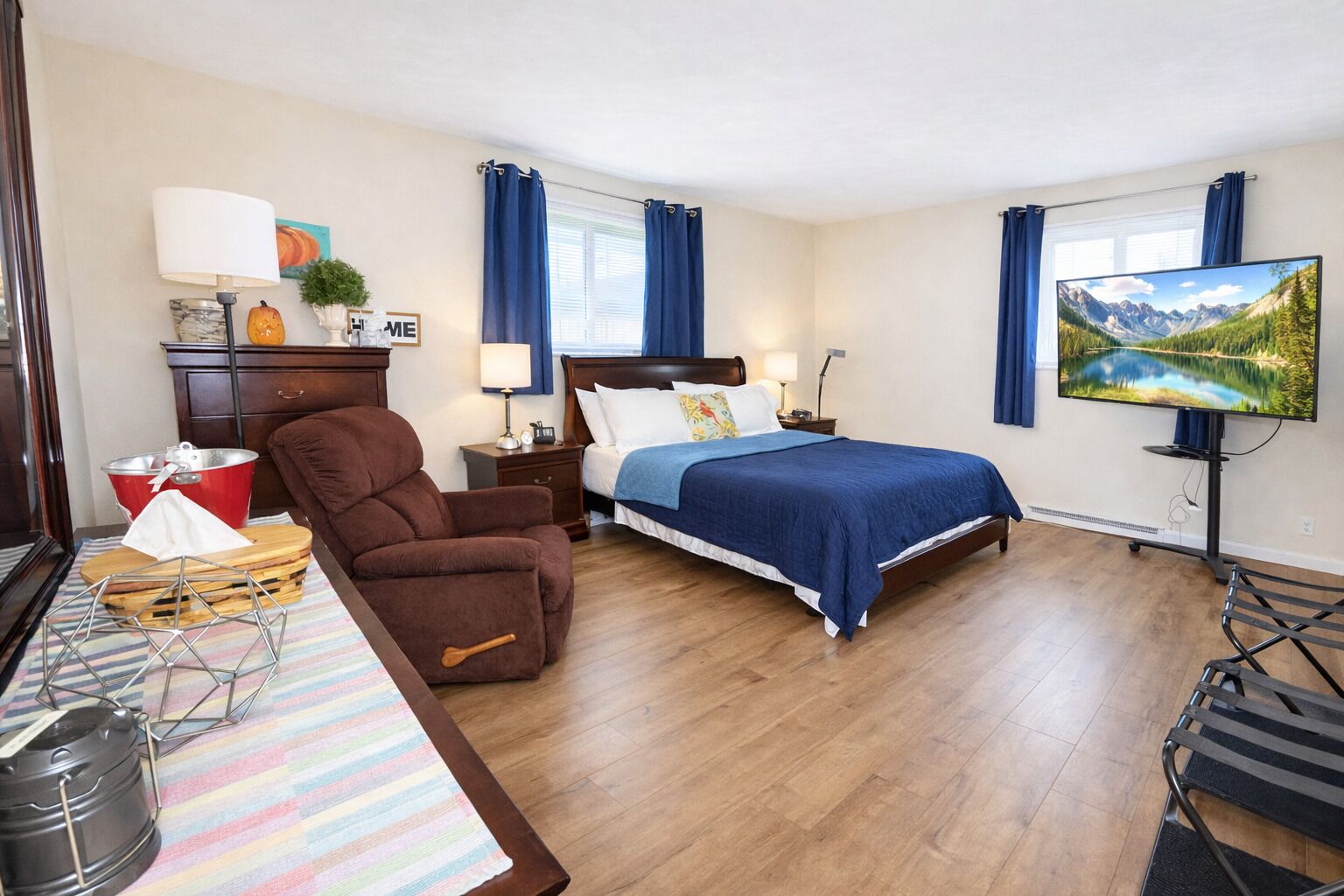 3 makuuhuonetta, työpöytä, vauvan matkasänky, ilmainen Wi-Fi