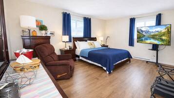 3 bedrooms, desk, travel cot, free WiFi