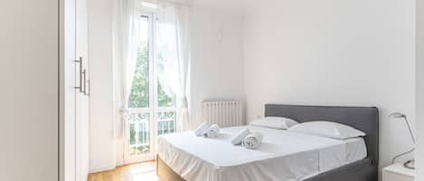 1 habitación, tabla de planchar con plancha, wifi y ropa de cama