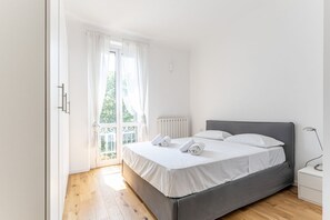1 slaapkamer, een strijkplank/strijkijzer, wifi, beddengoed