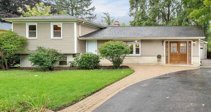 Charming 4-bedroom house with fence yard, WiFi, and in a great location.