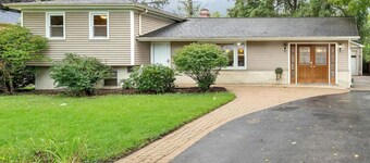 Charming 4-bedroom house with fence yard, WiFi, and in a great location.