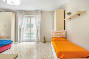 3 chambres, fer et planche à repasser, Wi-Fi, draps fournis