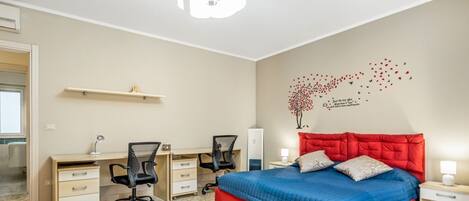 3 chambres, fer et planche à repasser, Wi-Fi, draps fournis