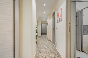 Interior - GuestHost - Spacious 100 sqm apartment in Catania, ideal for 8 people, located on the second floor of a building with an elevator (not suitable for disabled individuals). The accommodation features two balconies and is near Villa Bellini, one of the city (Catania)