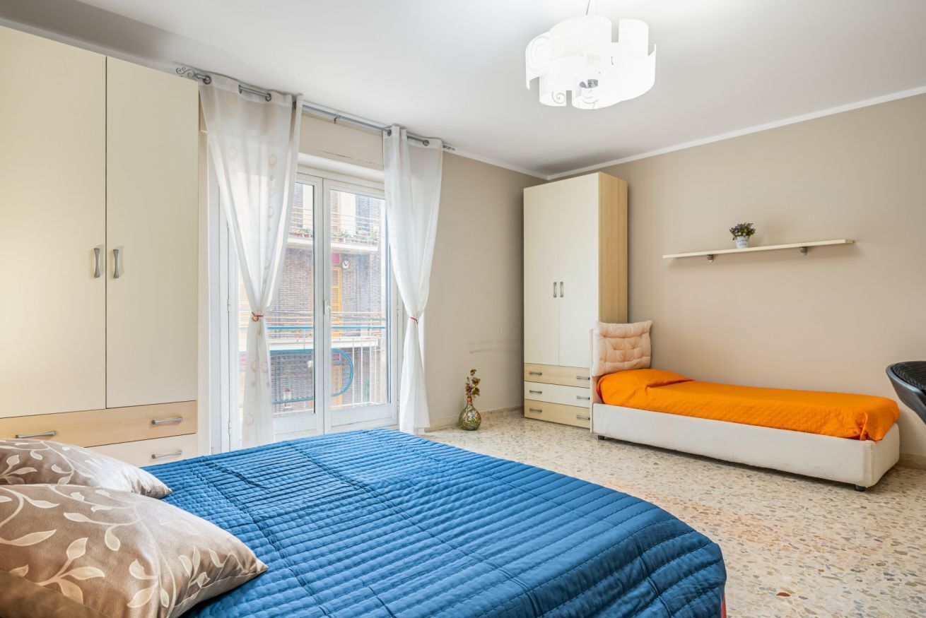 3 habitaciones, tabla de planchar con plancha, wifi y ropa de cama 