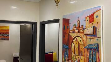 3 slaapkamers, een strijkplank/strijkijzer, gratis wifi, beddengoed